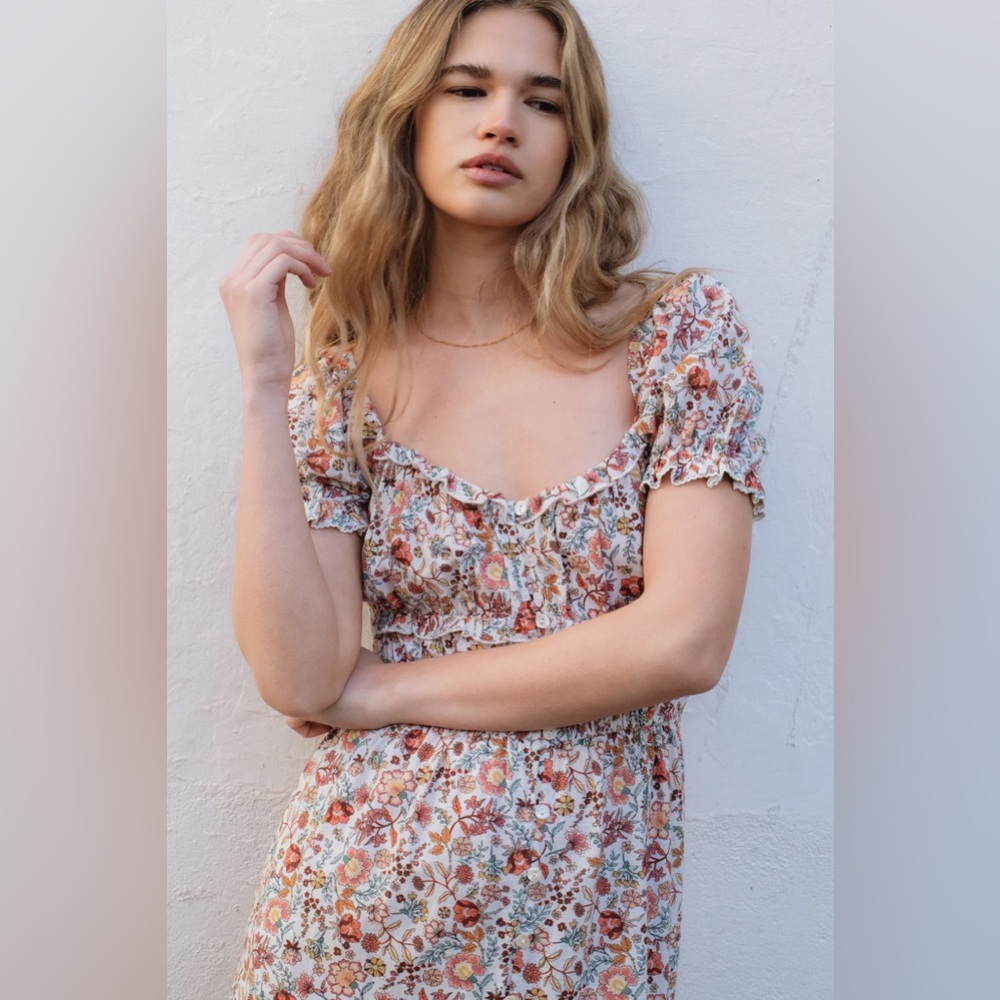 Floral Puff-Sleeve Midi Dress in Cream and Pink - Picture 3 of 5